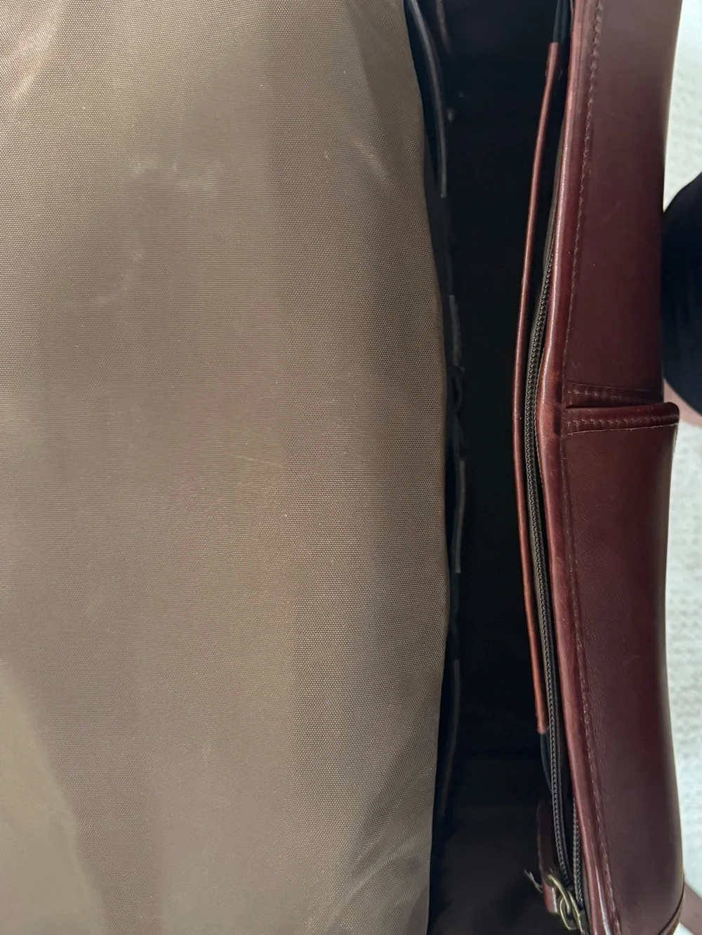 Allen Edmonds Genuine Leather Briefcase / Messenger Bag – Brown